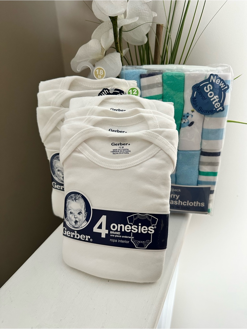 Gerber White Short & long Sleeve Onesies + Washcloths